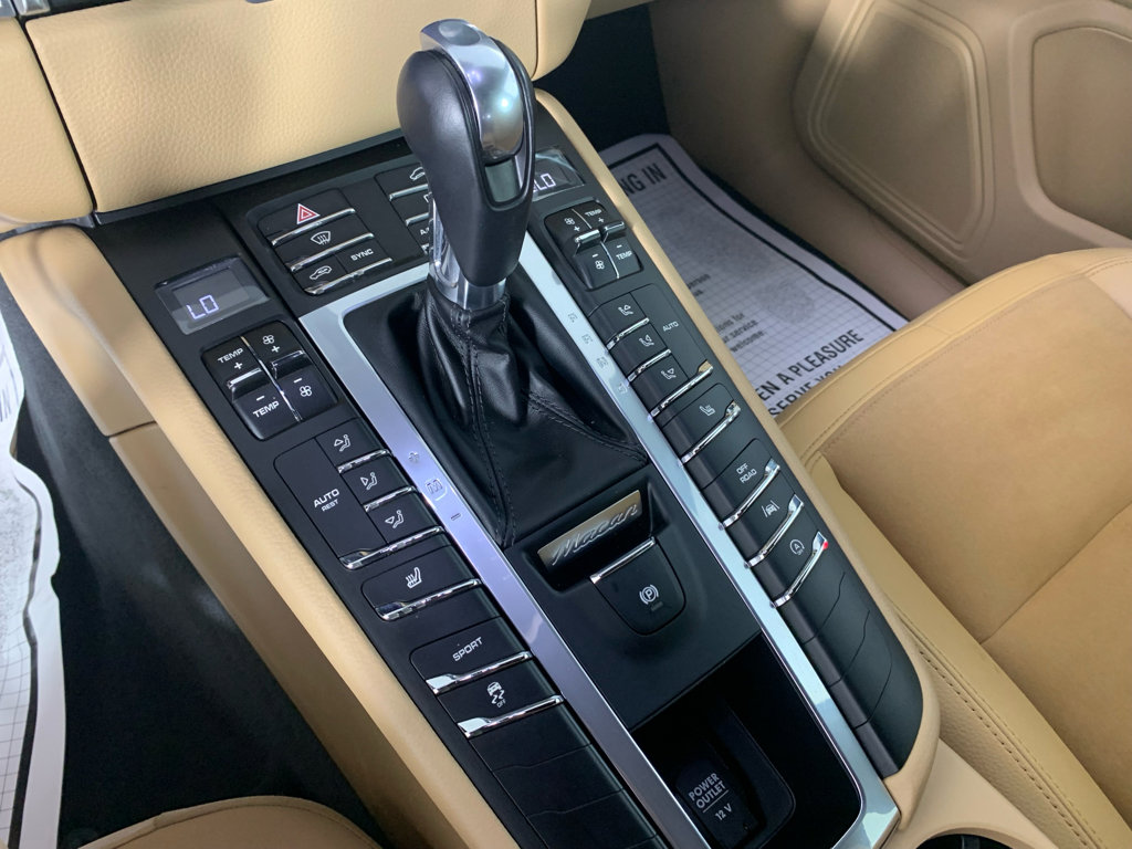 Used 2018 Porsche Macan image 25