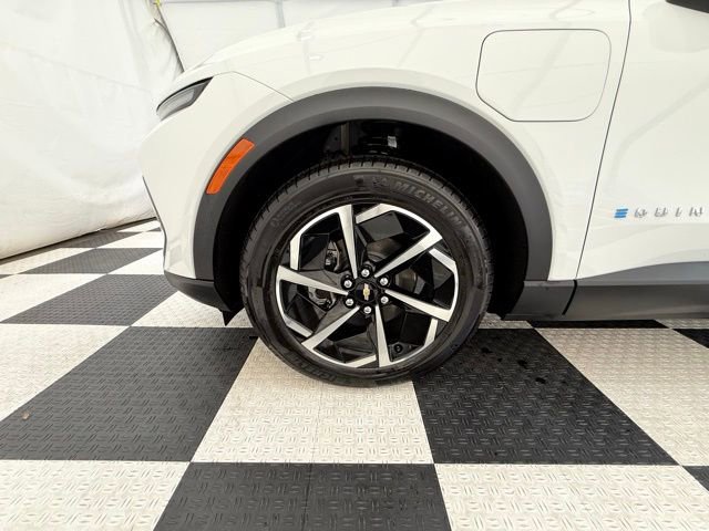 New 2026 Chevrolet Equinox EV LT AWD/4WD image 10