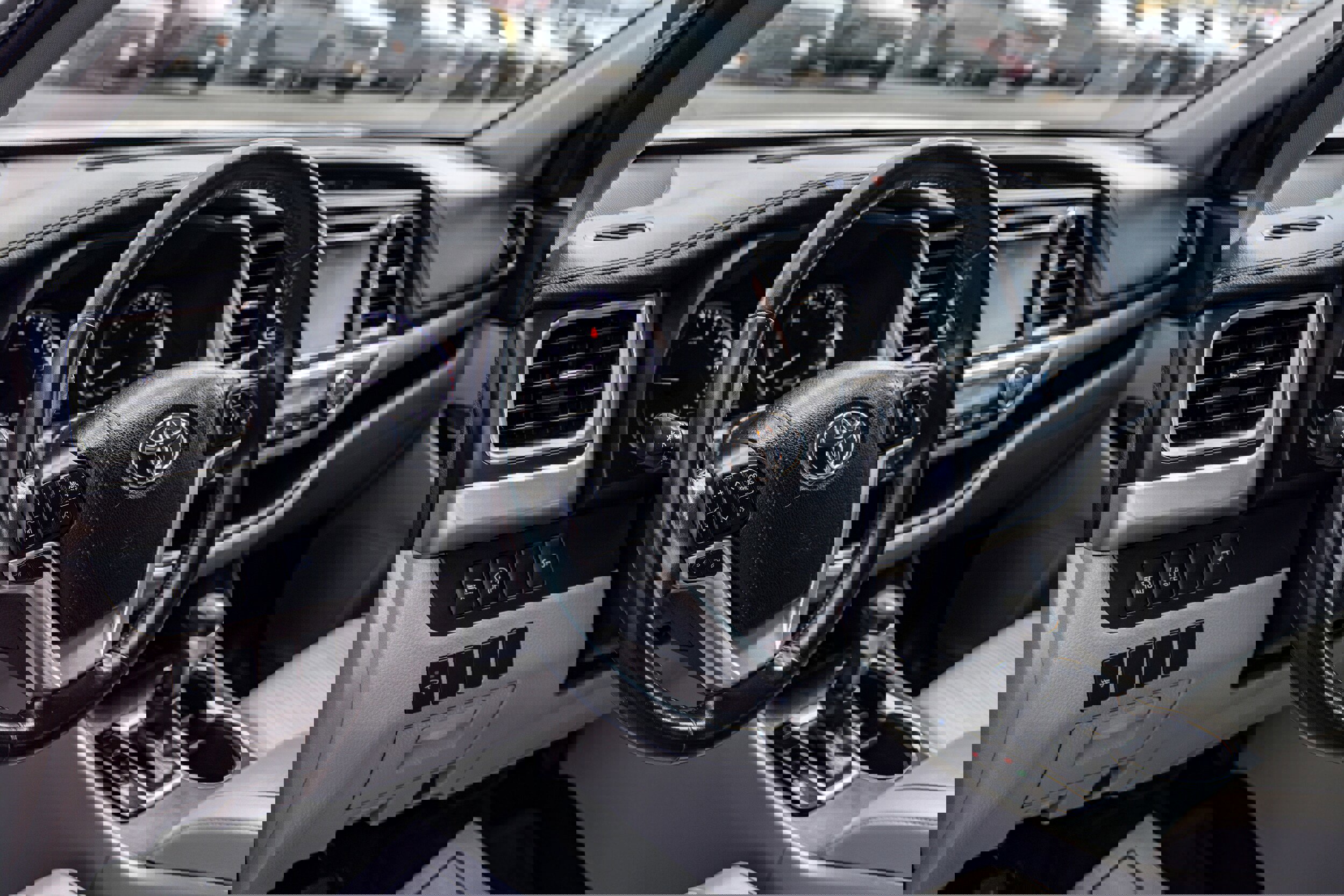 Used 2017 Toyota Highlander Plus w/ Carpet Mat Package image 8