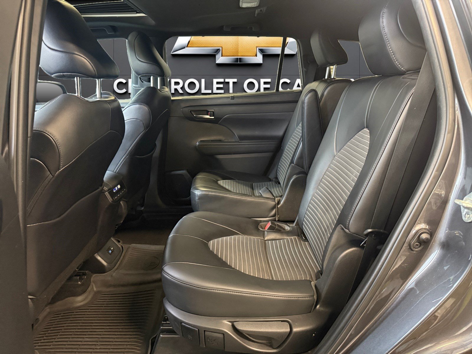 Used 2022 Toyota Highlander XSE FWD image 19