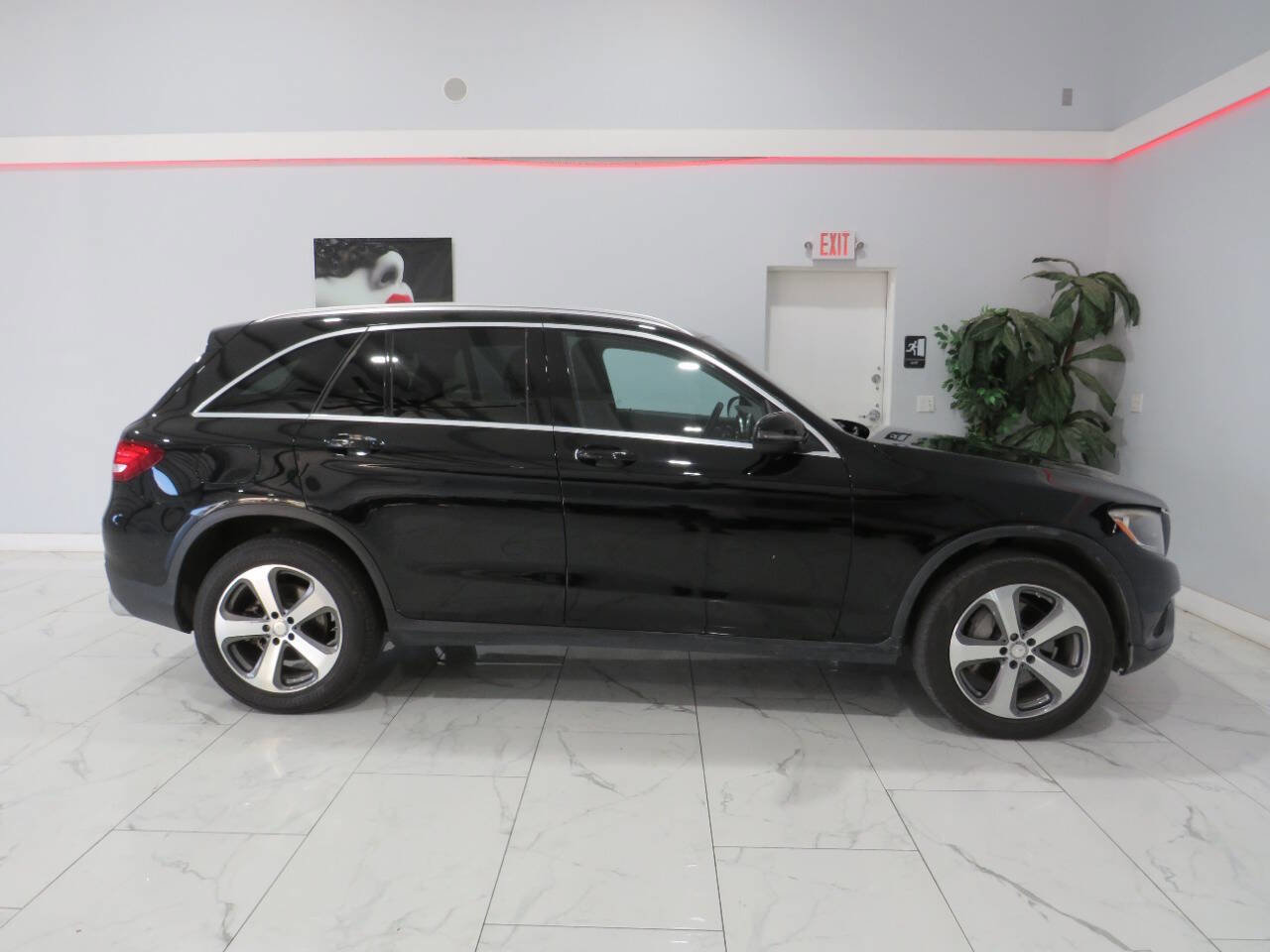 Used 2016 Mercedes-Benz GLC 300 image 3