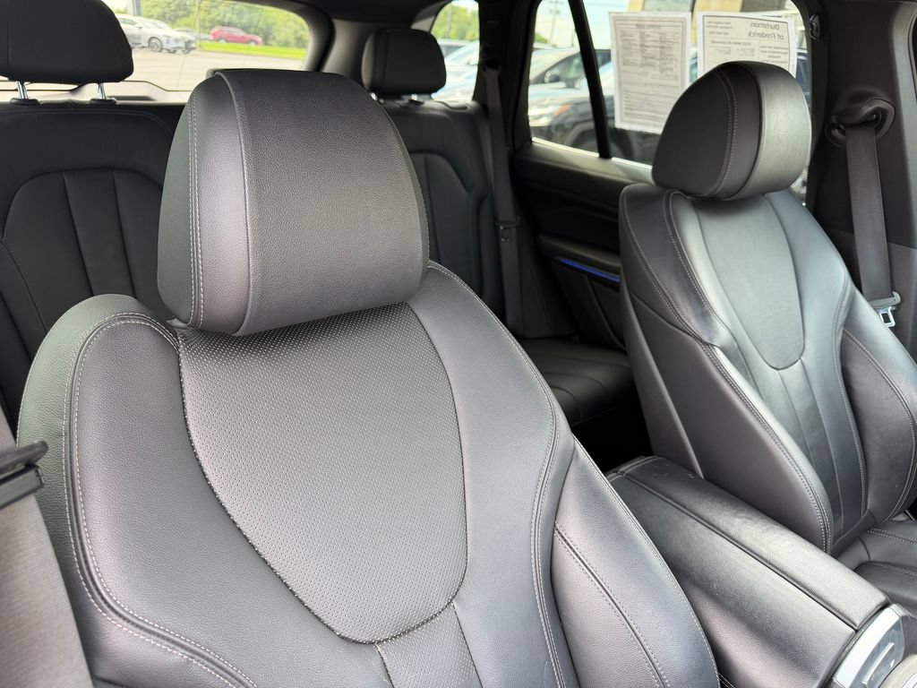Used 2022 BMW X5 xDrive40i AWD/4WD image 16