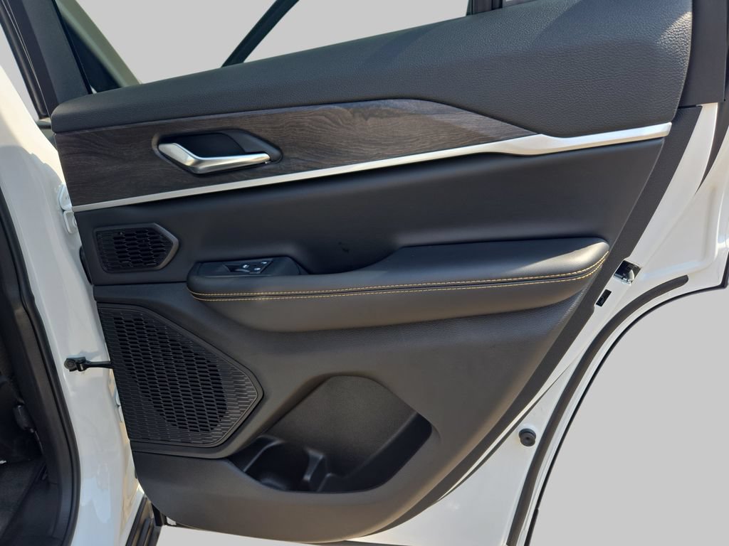 New 2026 Jeep Grand Cherokee Limited AWD/4WD image 13