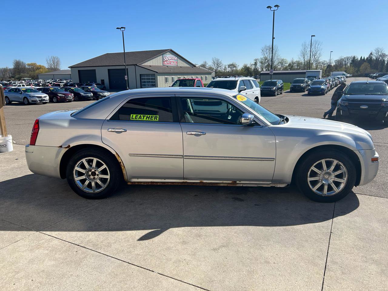 Used 2010 Chrysler 300 Touring RWD image 4