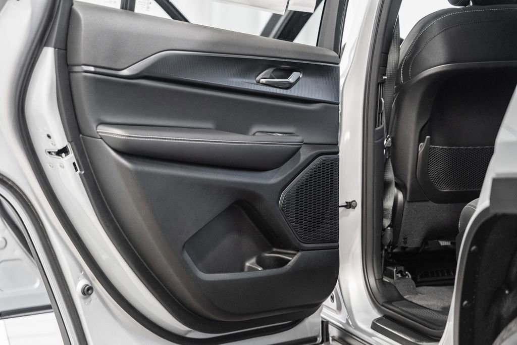 New 2025 Jeep Grand Cherokee L Laredo w/ Luxury Tech Group I image 35