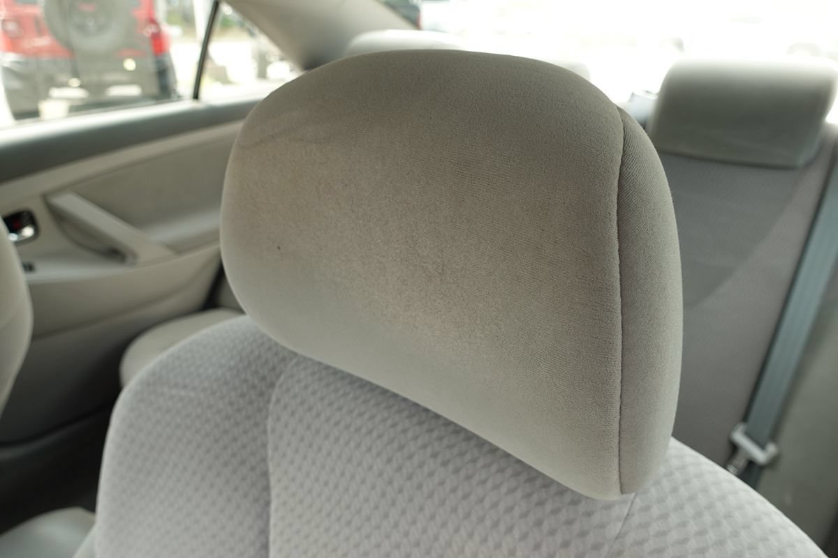 Used 2011 Toyota Camry LE FWD image 12