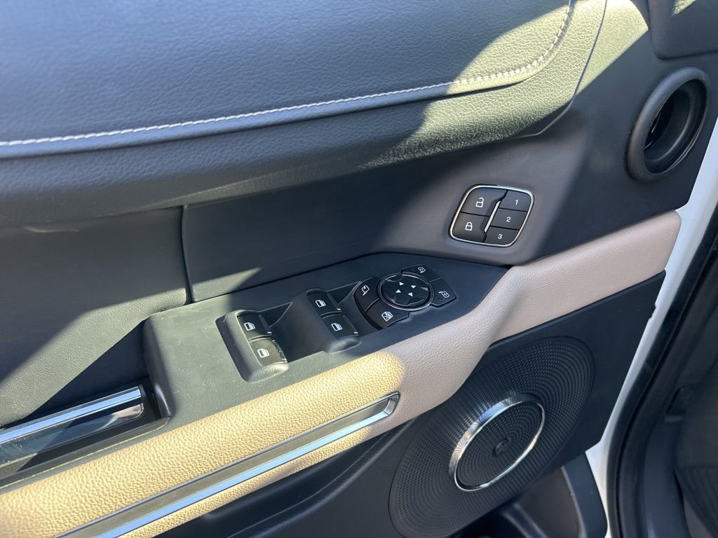 Used 2022 Ford Expedition Max Limited image 7