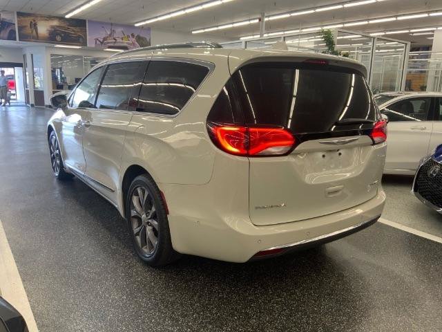 Used 2019 Chrysler Pacifica Limited w/ Tire & Wheel Group FWD image 7