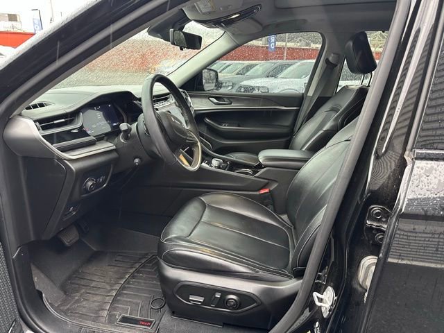 Used 2023 Jeep Grand Cherokee L Limited w/ Luxury Tech Group II image 10