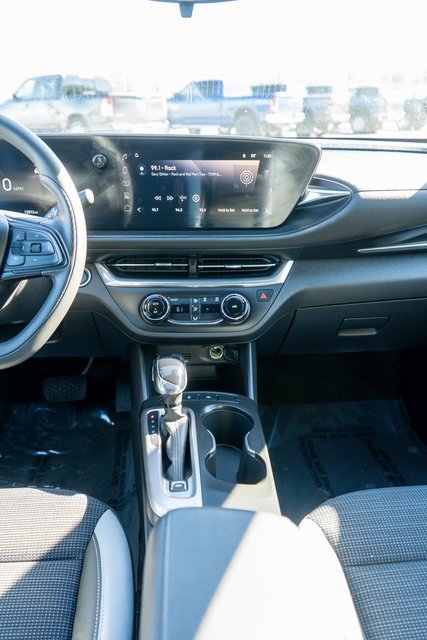 Used 2024 Buick Envista Preferred image 15