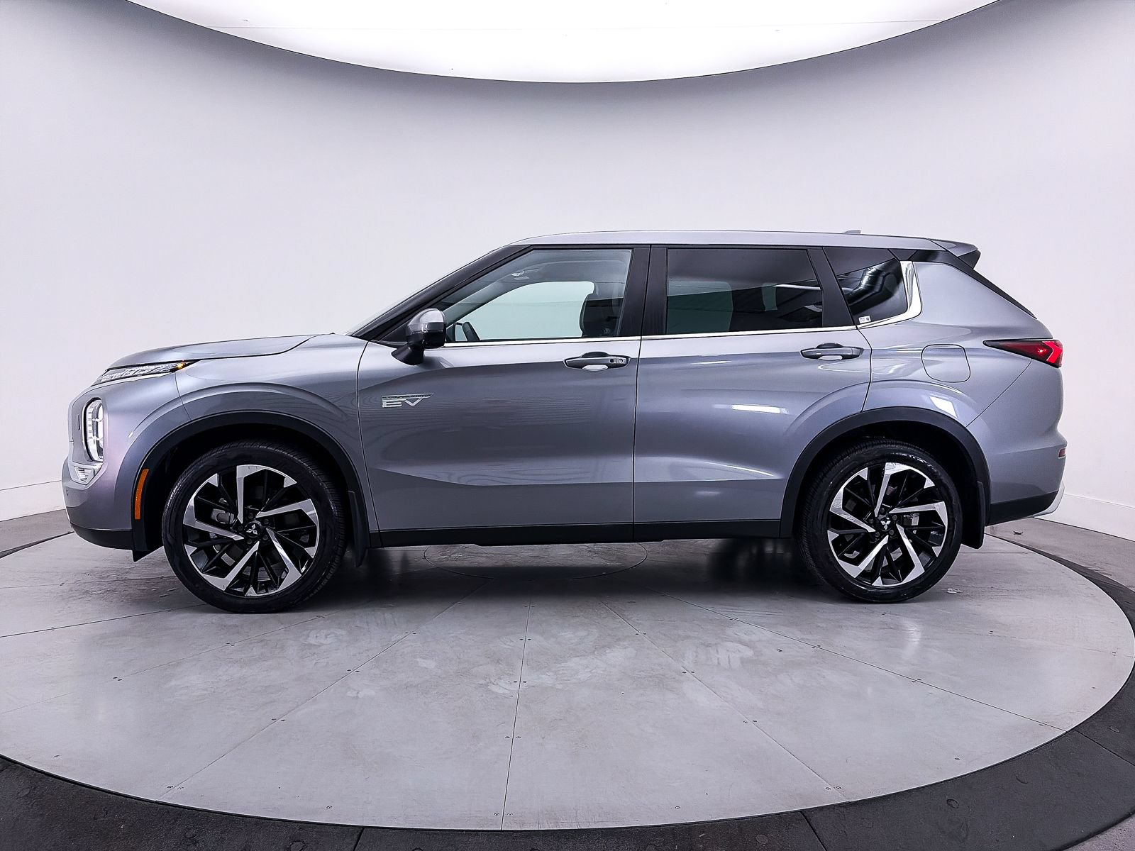 Used 2023 Mitsubishi Outlander SE AWD/4WD image 39