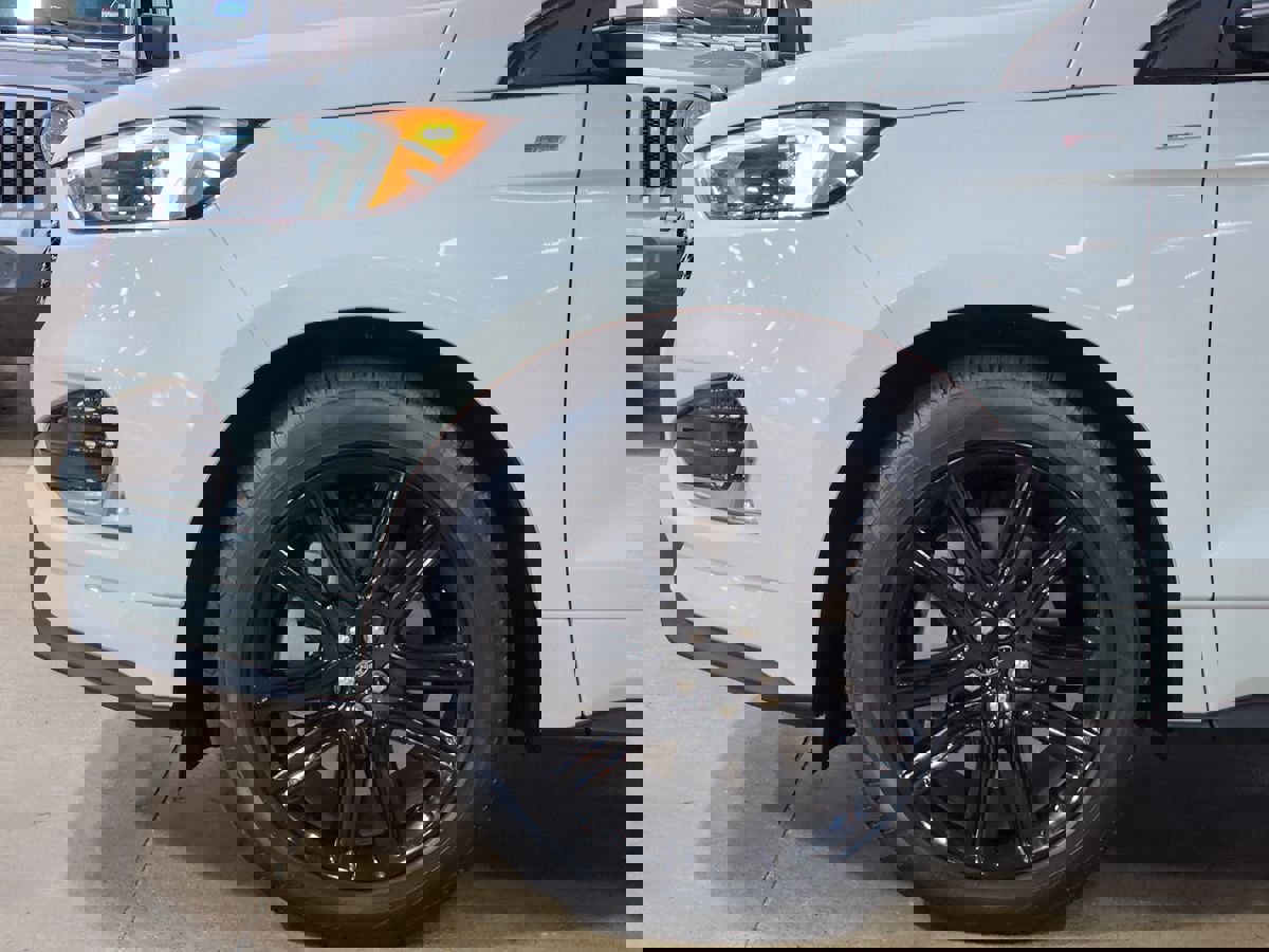 Used 2024 Ford Edge ST-Line image 5