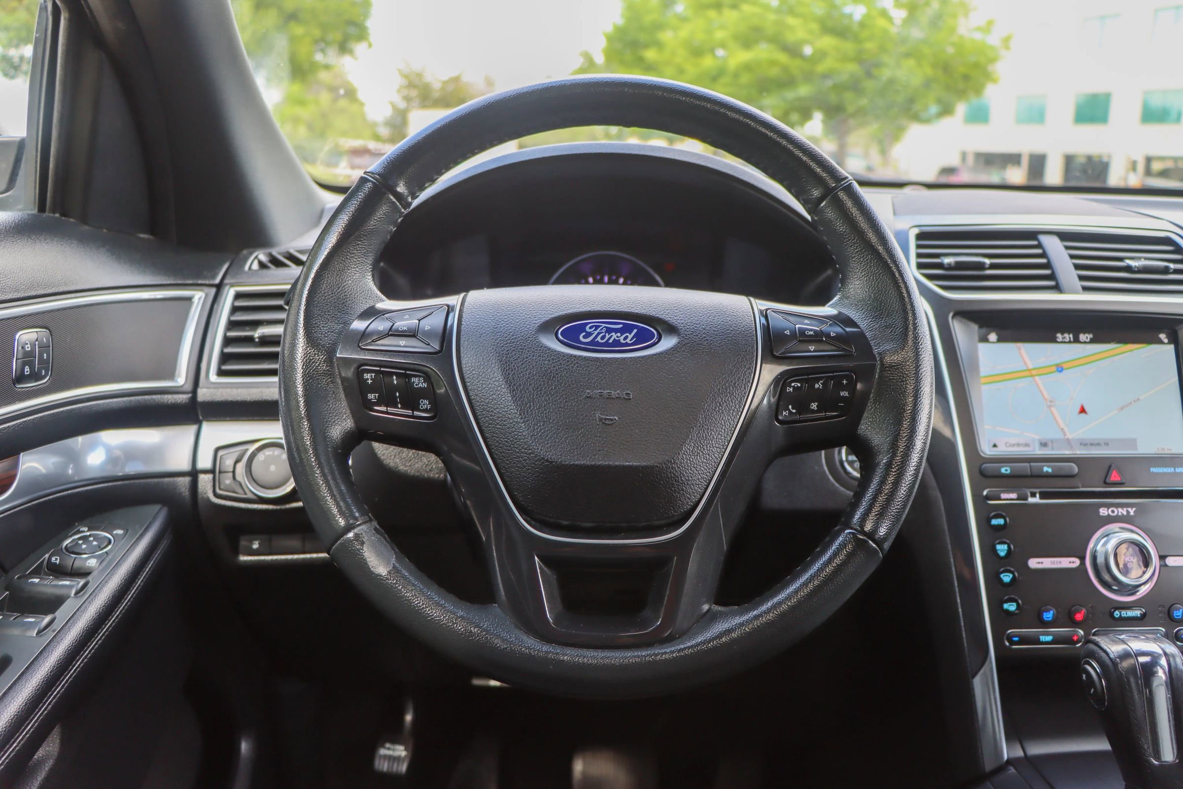 Used 2018 Ford Explorer Limited w/ Ford Safe & Smart Package AWD/4WD image 32