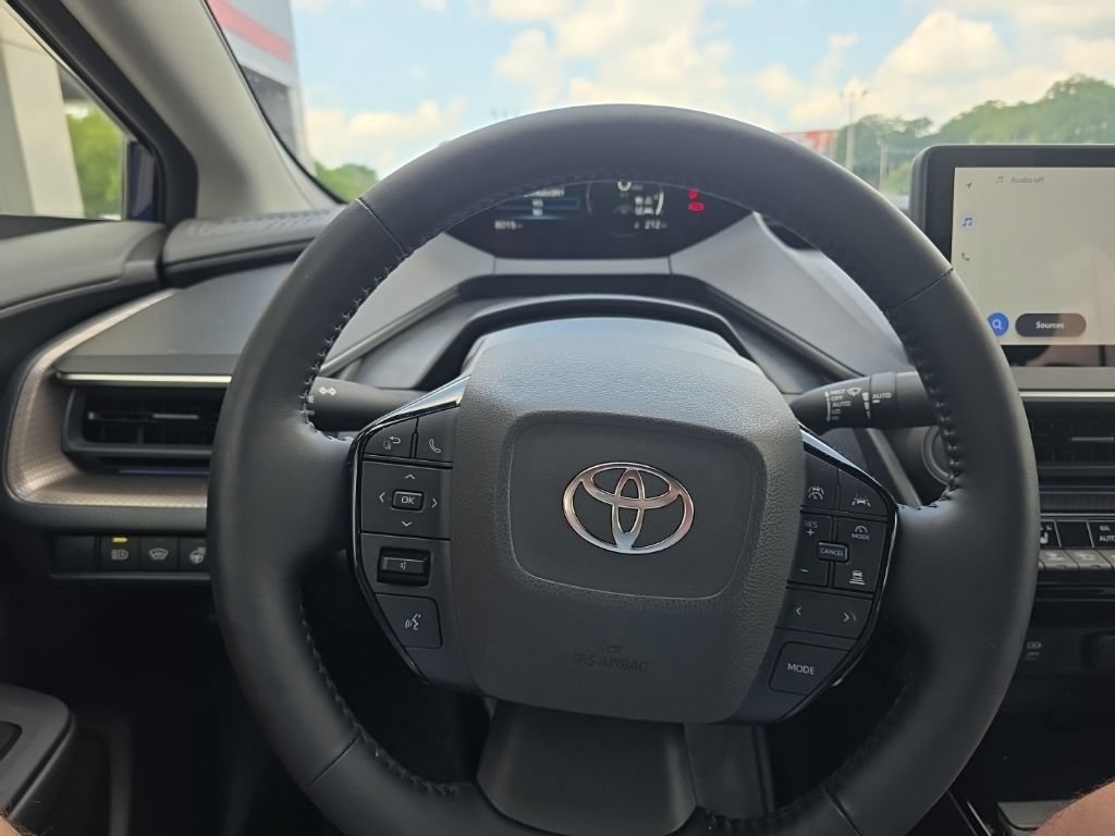 Used 2025 Toyota Prius XLE AWD/4WD image 18