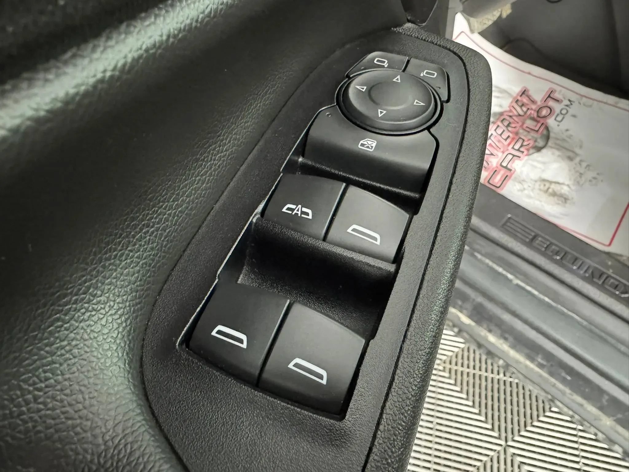Used 2020 Chevrolet Equinox LT w/ Driver Convenience Package FWD image 40