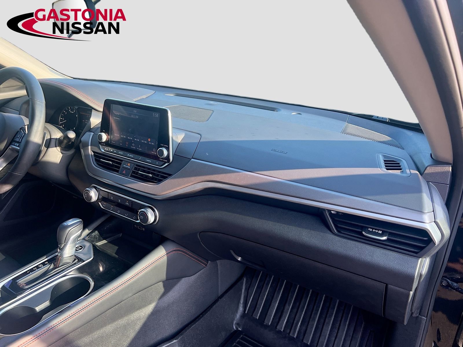 Used 2025 Nissan Altima 2.5 SR FWD image 36