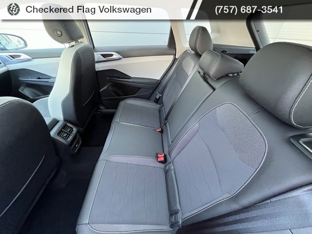 New 2025 Volkswagen Taos SE image 3