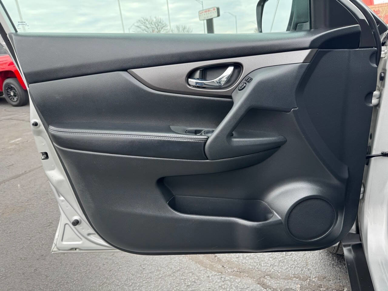 Used 2016 Nissan Rogue S image 14