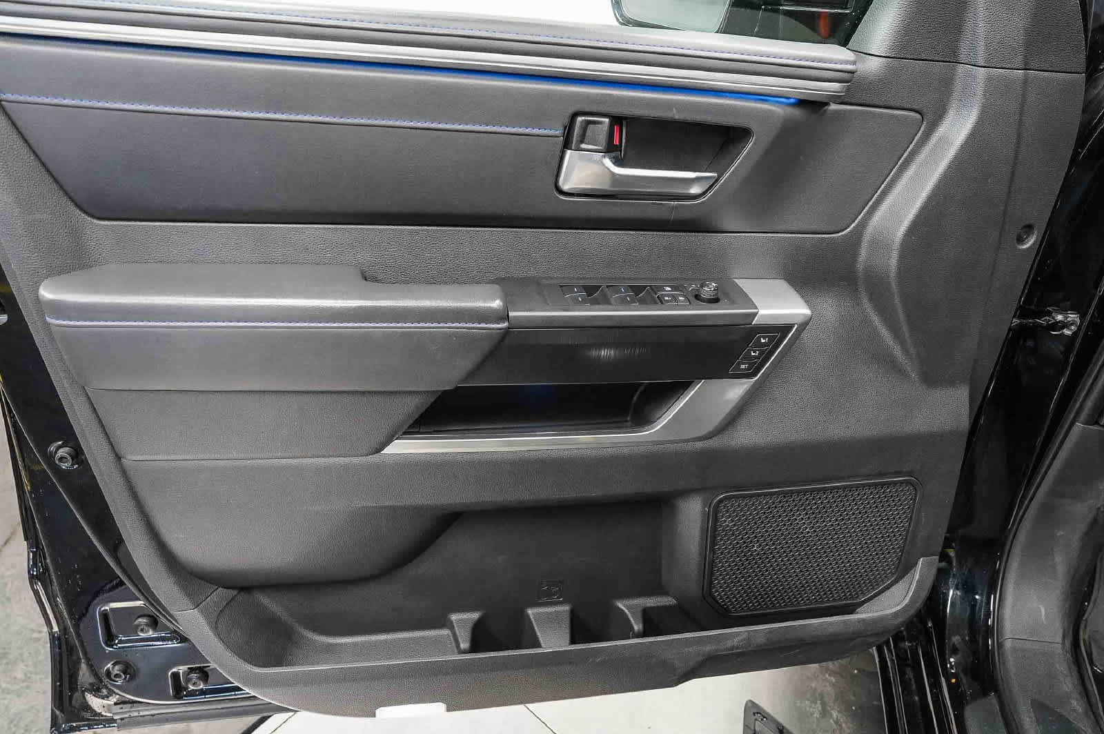 Used 2024 Toyota Sequoia Platinum AWD/4WD image 22