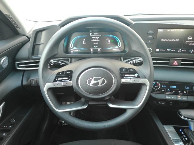 Used 2026 Hyundai Elantra Hybrid FWD image 27
