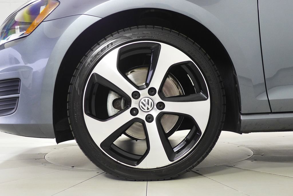 Used 2017 Volkswagen Golf S image 5