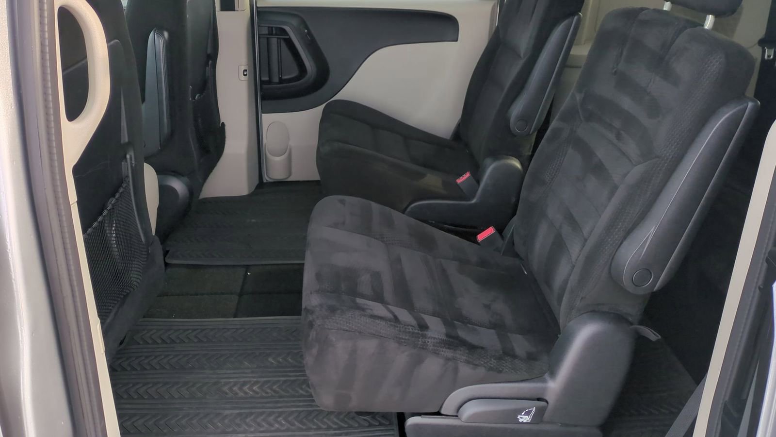 Used 2014 Dodge Grand Caravan SXT image 21