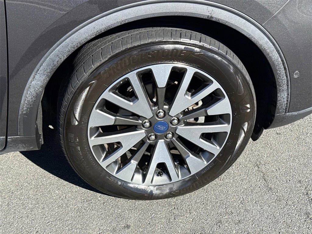 Used 2020 Ford Escape Titanium image 9