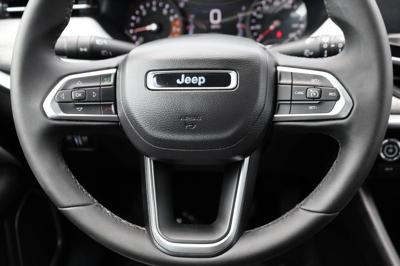 Used 2024 Jeep Compass Latitude AWD/4WD image 18