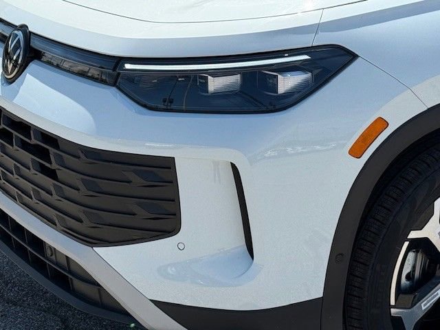New 2025 Volkswagen Tiguan SE image 11