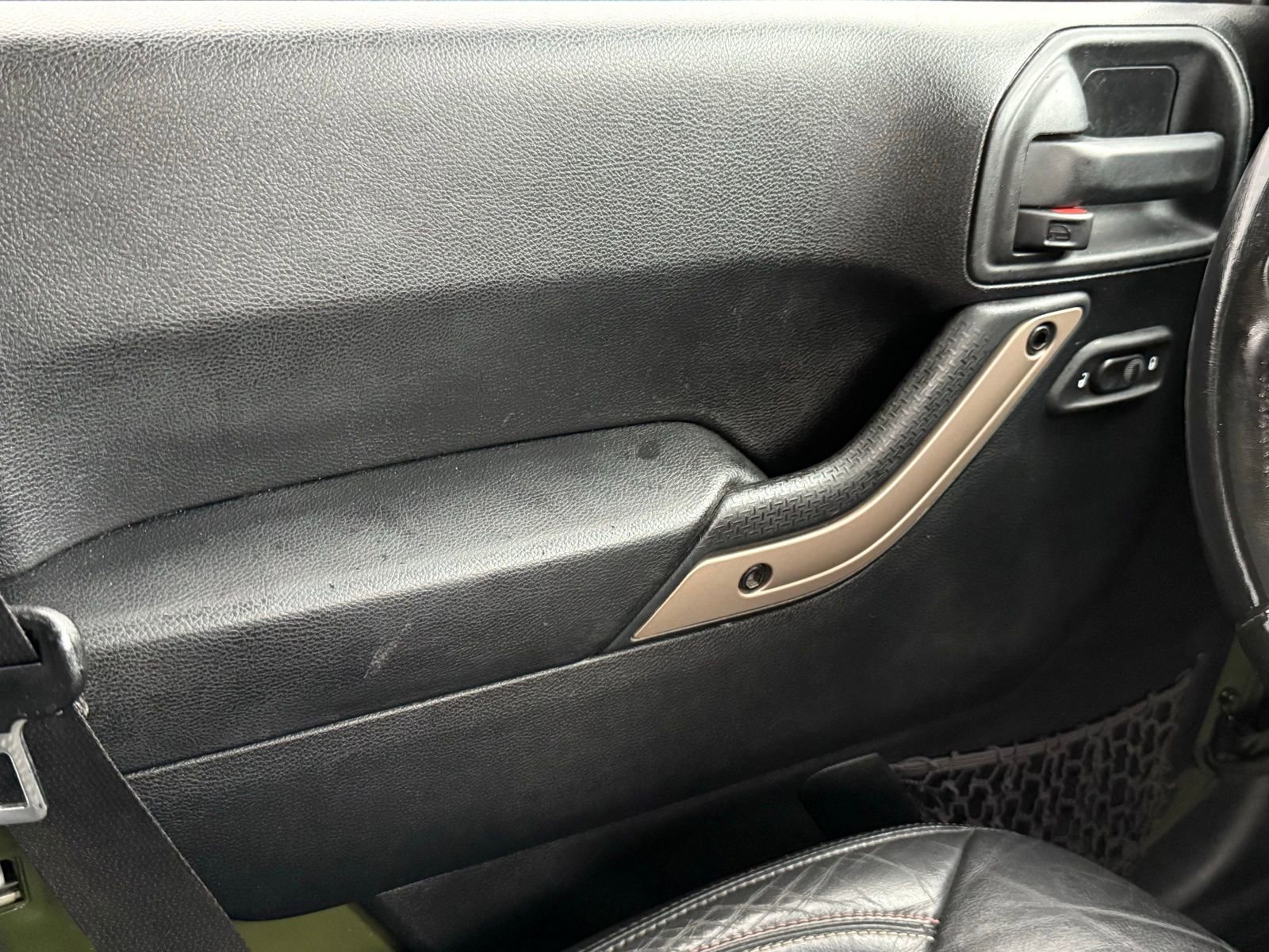 Used 2016 Jeep Wrangler Unlimited Sahara image 30