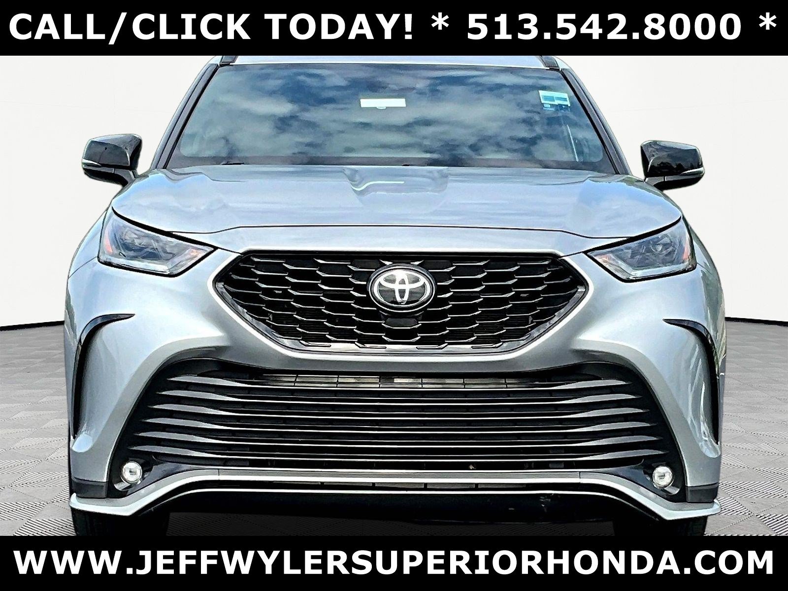 Used 2022 Toyota Highlander XSE AWD/4WD image 2