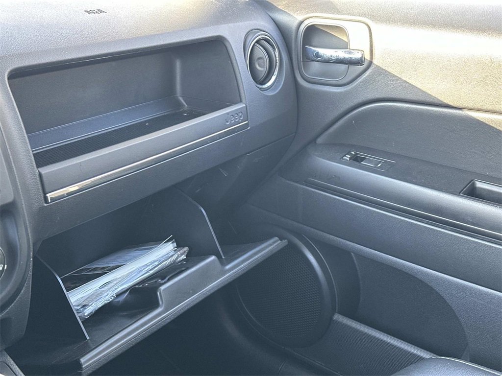 Used 2016 Jeep Patriot High Altitude image 32