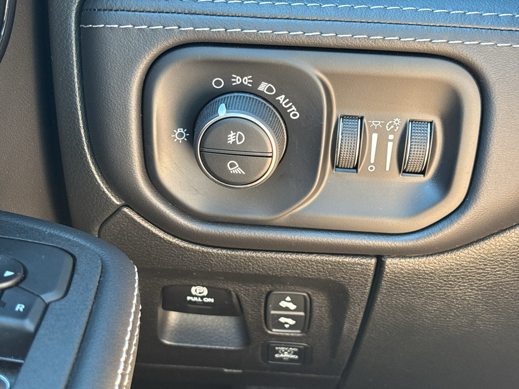 Used 2025 RAM 1500 Limited AWD/4WD image 18