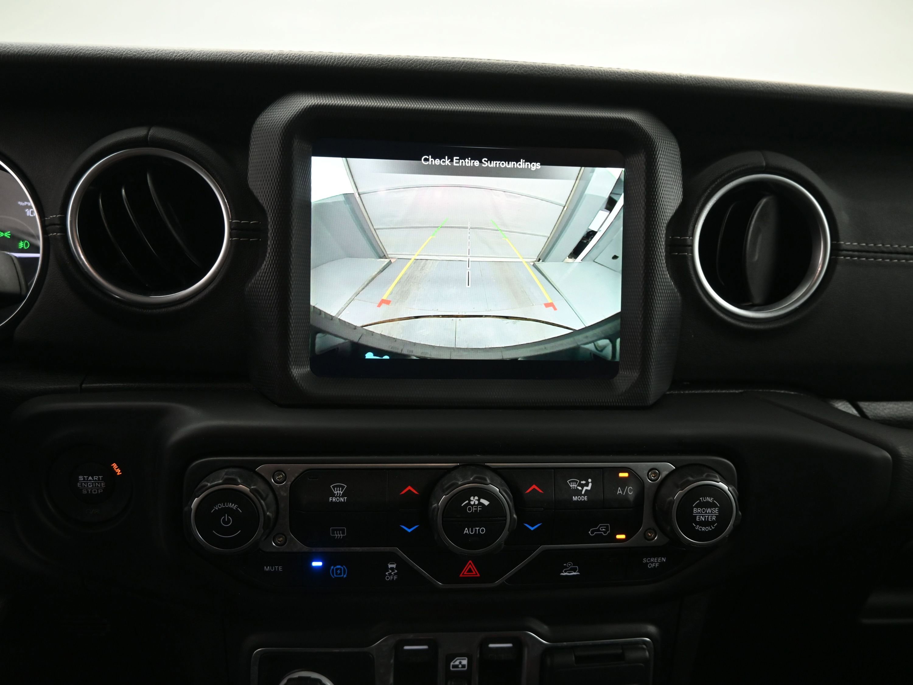 Used 2023 Jeep Wrangler Sahara image 17