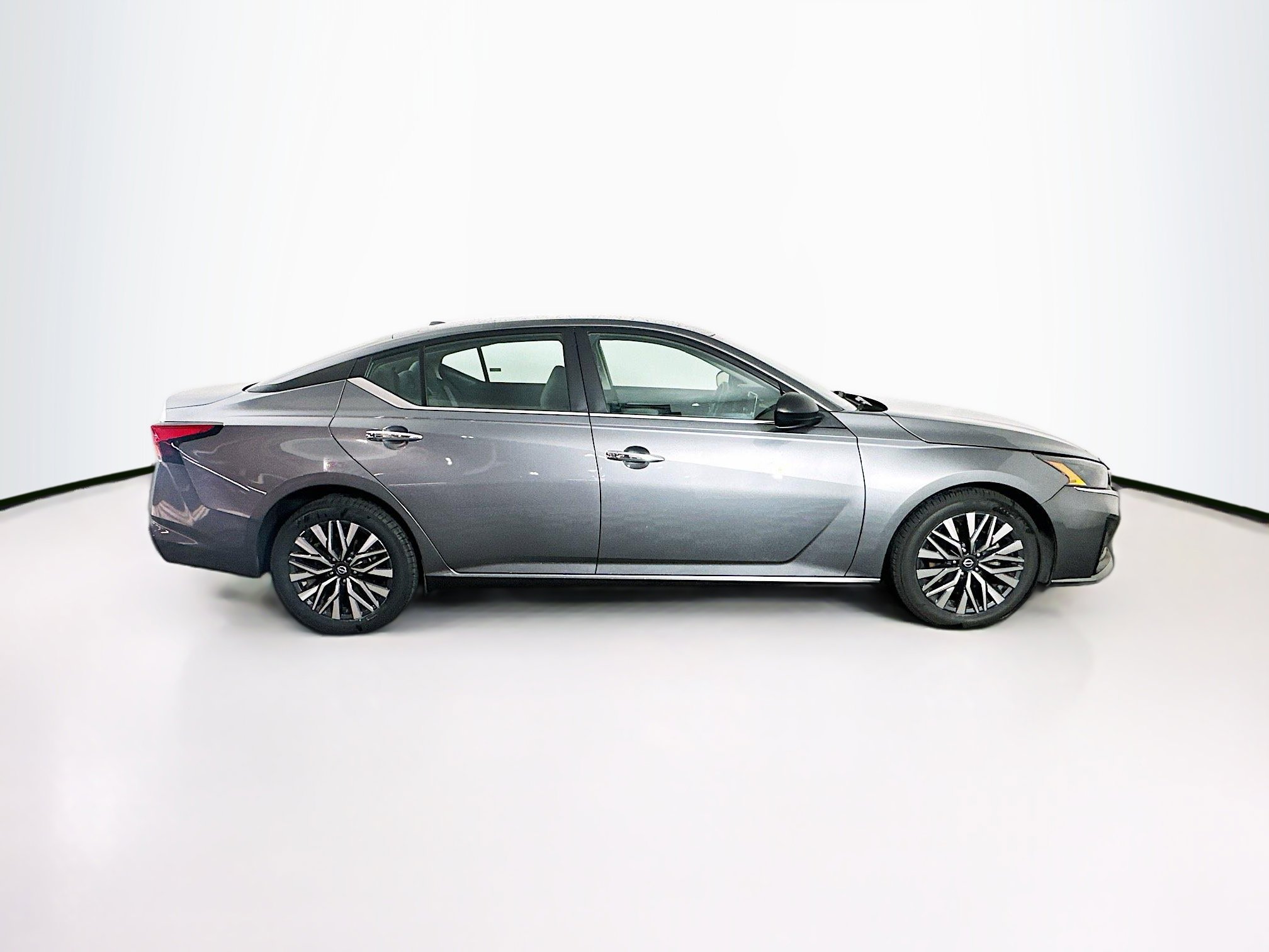 Used 2024 Nissan Altima 2.5 SV image 10