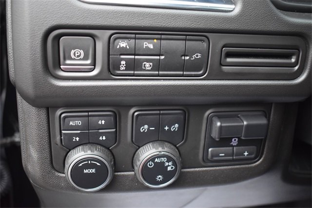 Certified 2022 Chevrolet Suburban RST w/ Sport Performance Package image 28