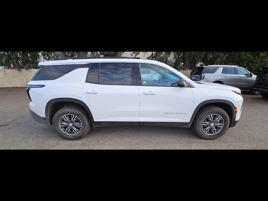 Used 2026 Chevrolet Traverse LT w/ Driver Confidence Package FWD image 6