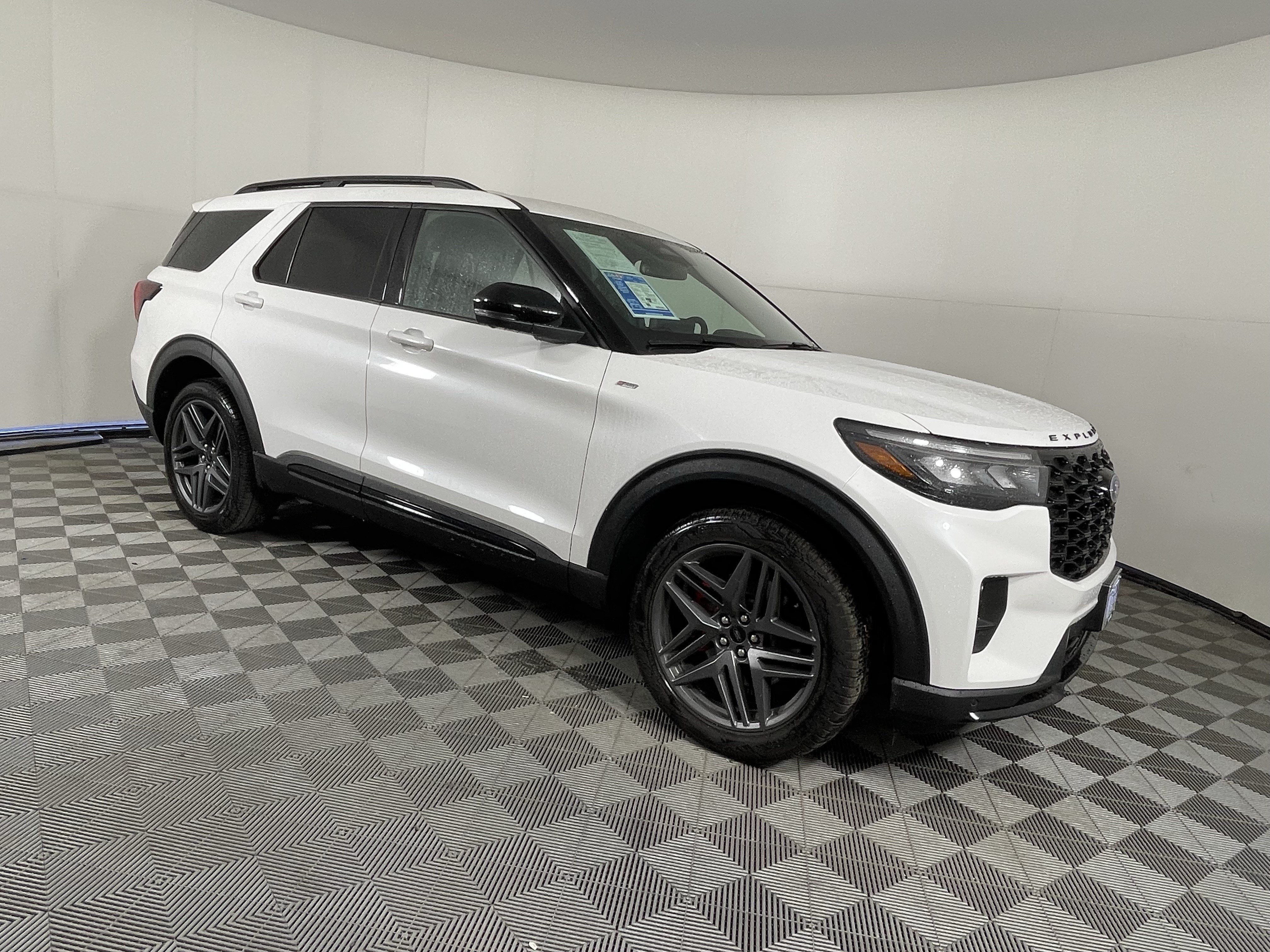 Used 2026 Ford Explorer ST-Line w/ ST-Line Street Pack AWD/4WD image 7