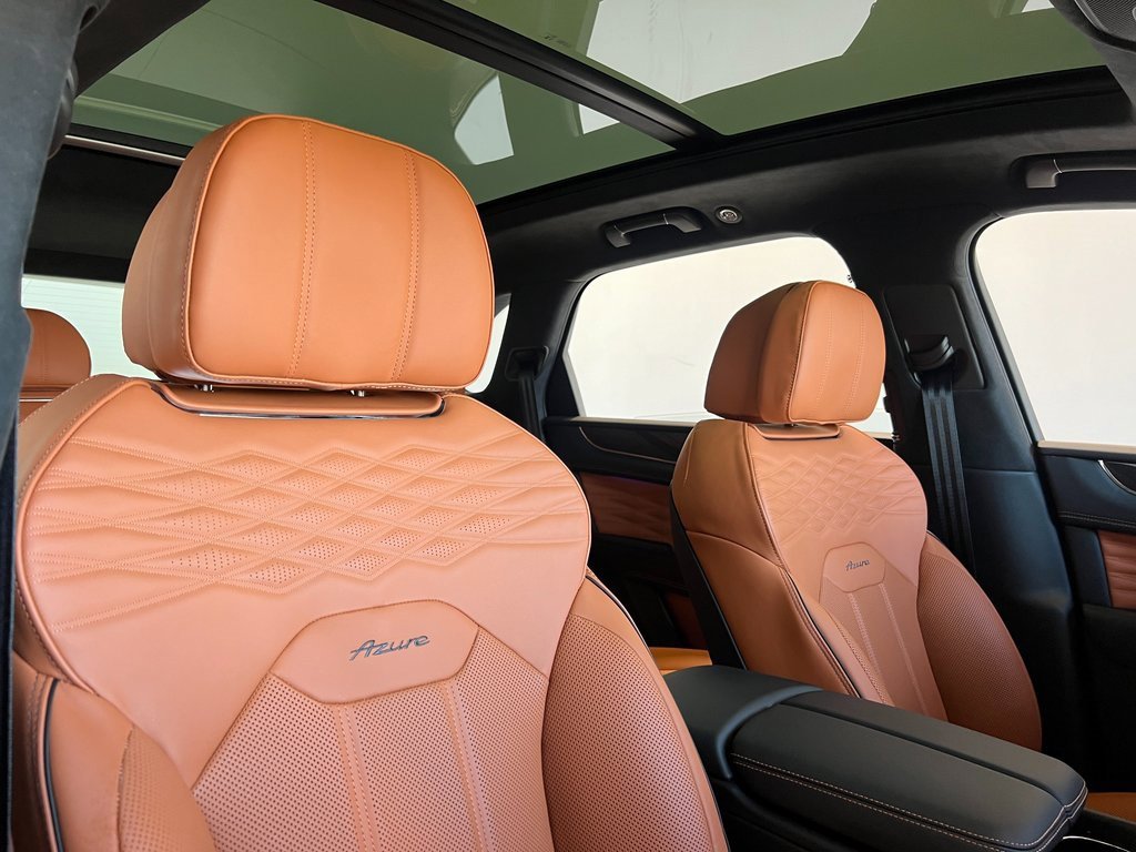 Certified 2025 Bentley Bentayga image 27