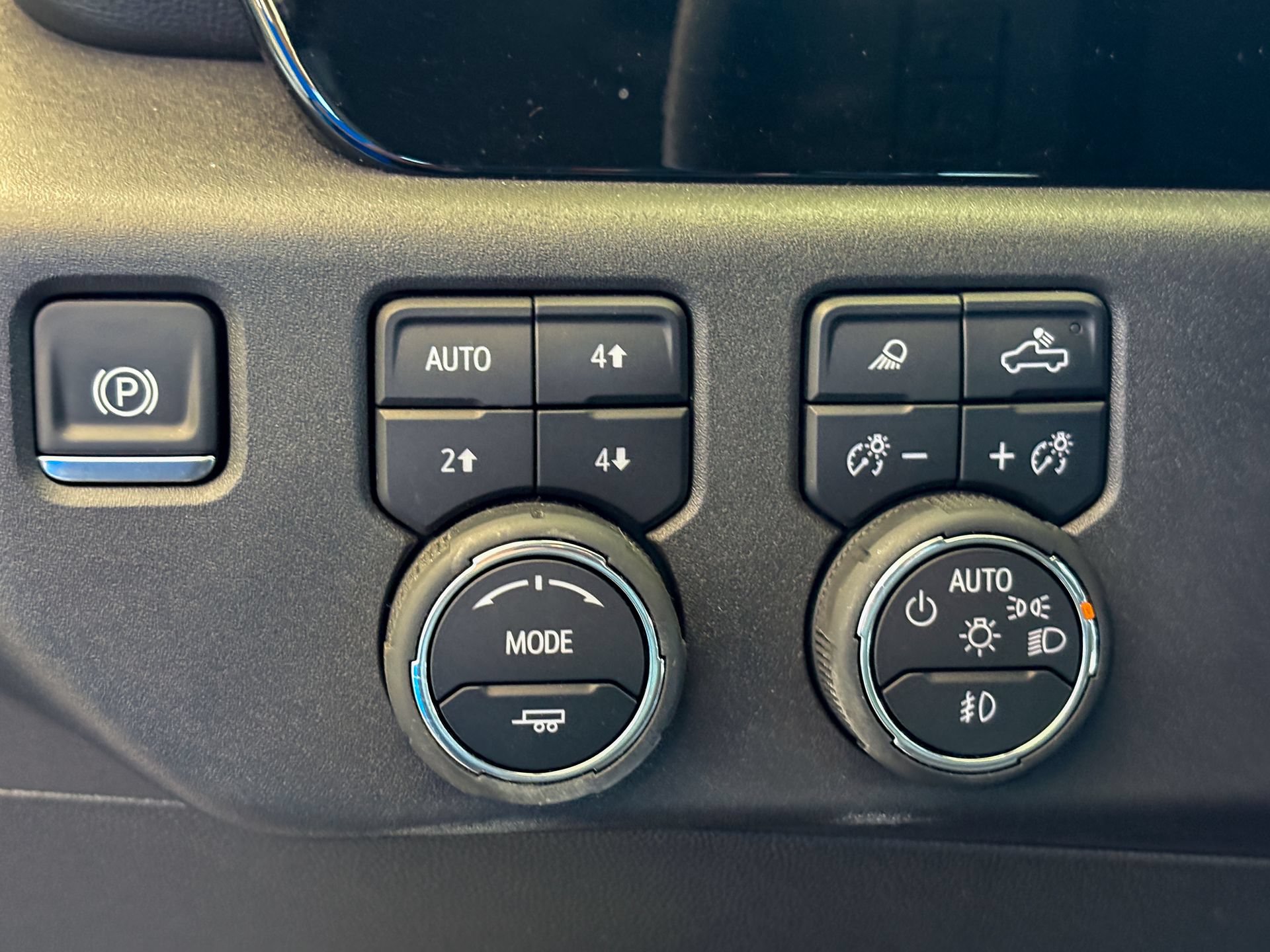 Used 2025 Chevrolet Silverado 1500 LT Trail Boss w/ LT Trail Boss Premium Package AWD/4WD image 31