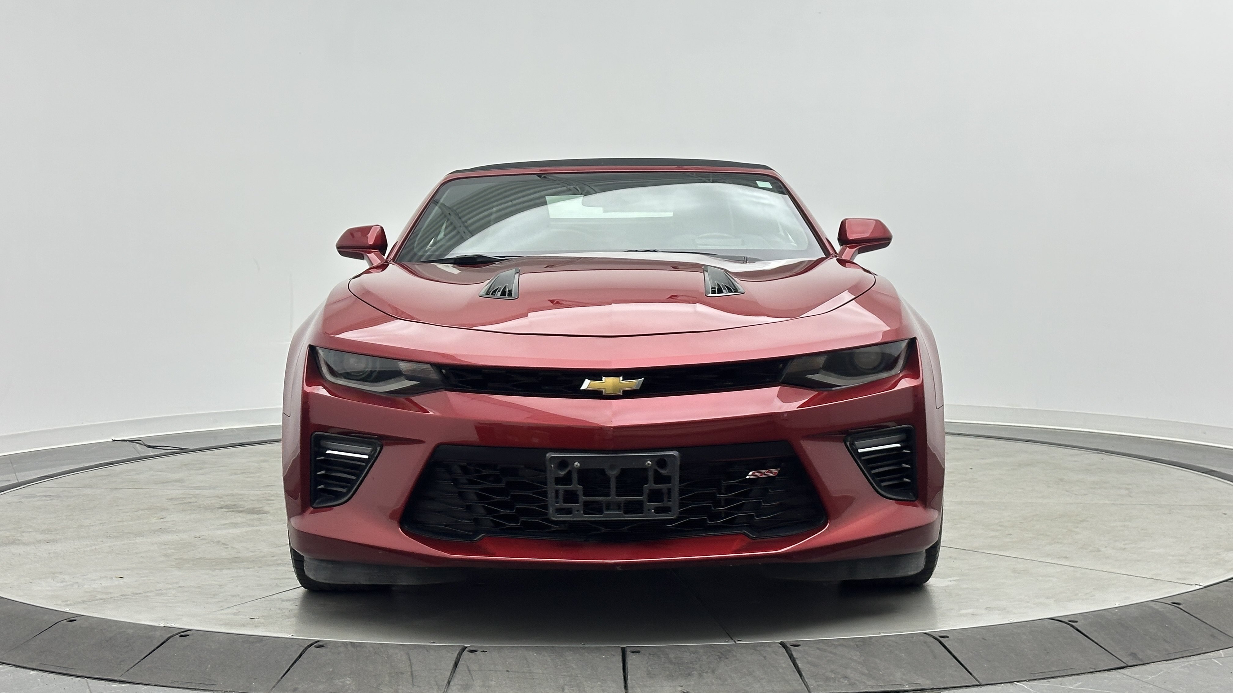 Used 2016 Chevrolet Camaro SS RWD image 2