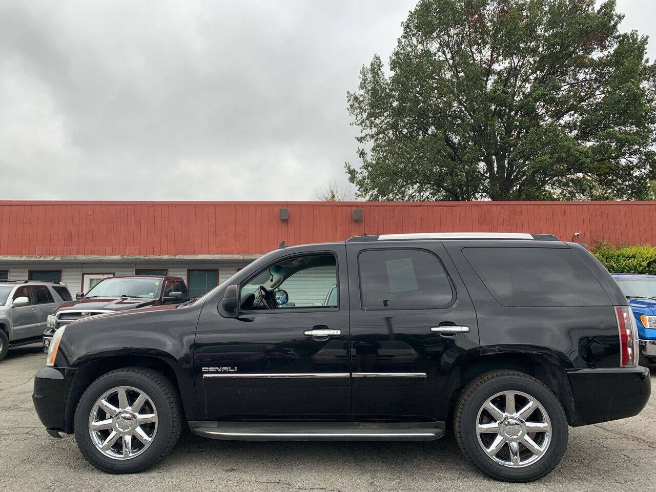 Used 2011 GMC Yukon Denali AWD/4WD image 3
