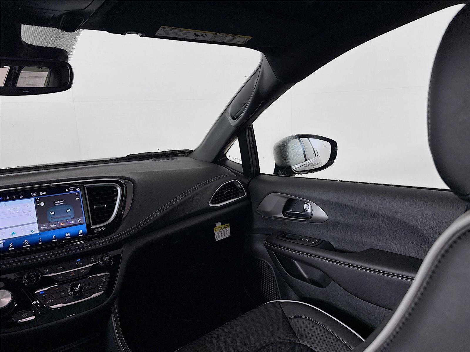 New 2027 Chrysler Pacifica Limited w/ Family Tech Group FWD image 26