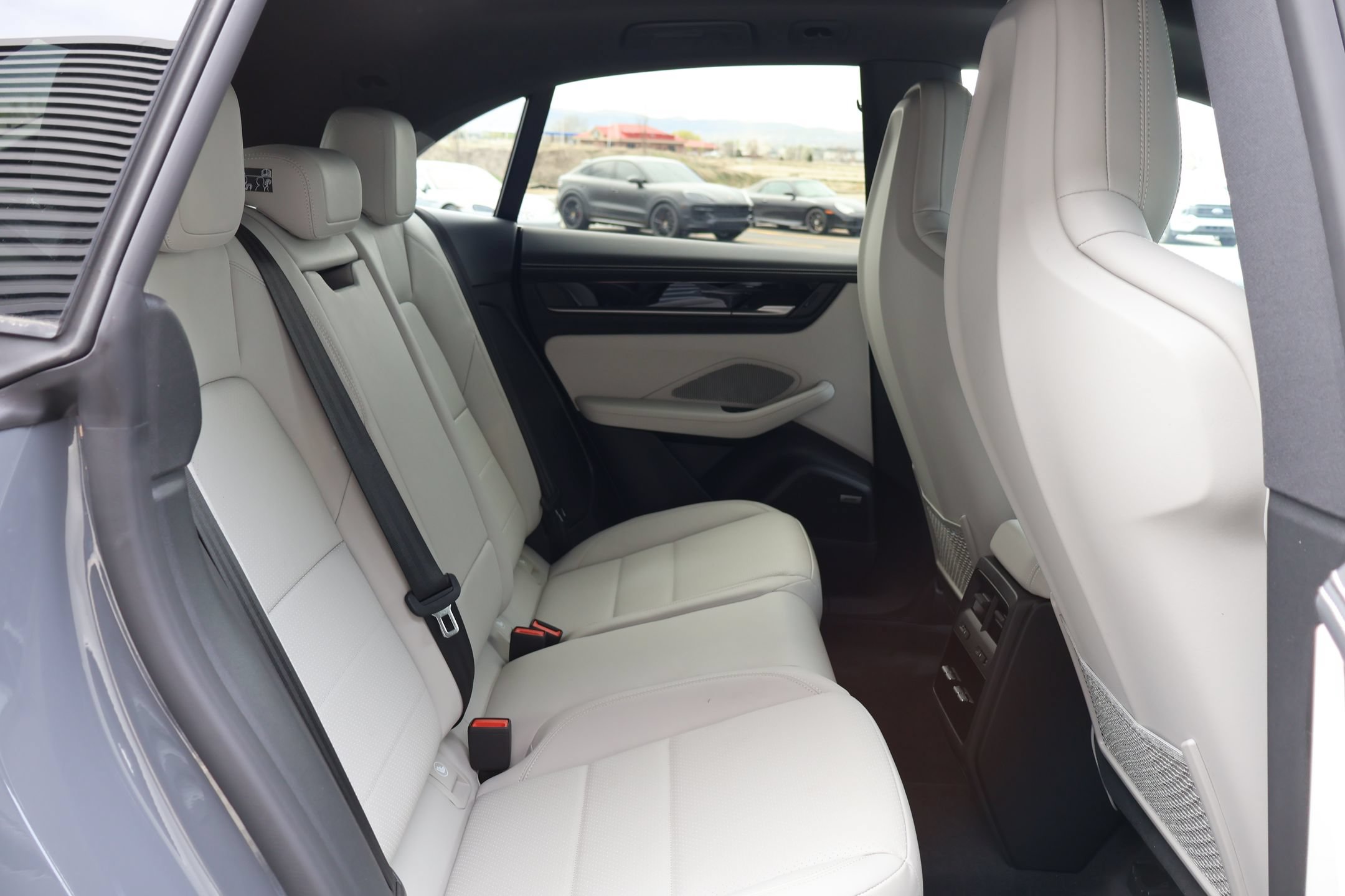 New 2026 Porsche Macan 4S Electric AWD/4WD image 24