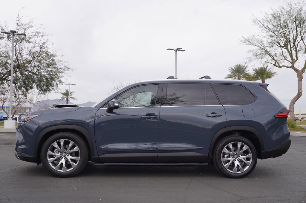 Used 2025 Toyota Grand Highlander FWD image 2