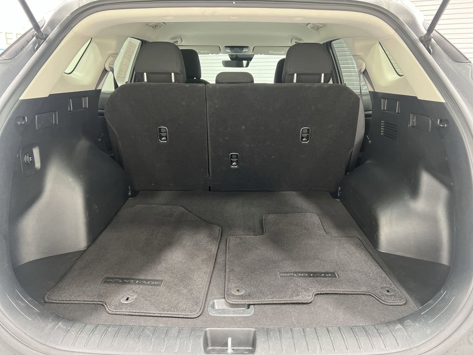 Used 2024 Kia Sportage LX image 21