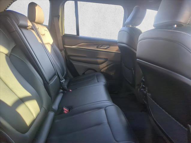 Used 2025 Jeep Grand Cherokee Limited w/ Trailer Tow Package RWD image 17