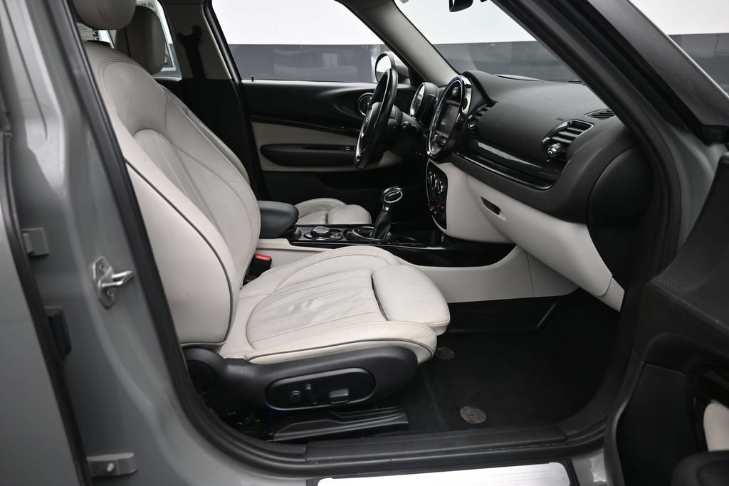 Used 2016 MINI Cooper Clubman FWD image 9