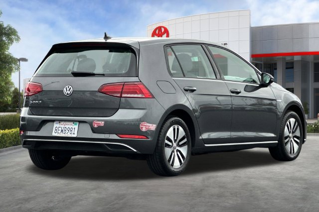 Used 2017 Volkswagen e-Golf SE w/ DC Fast Charging Package FWD image 4