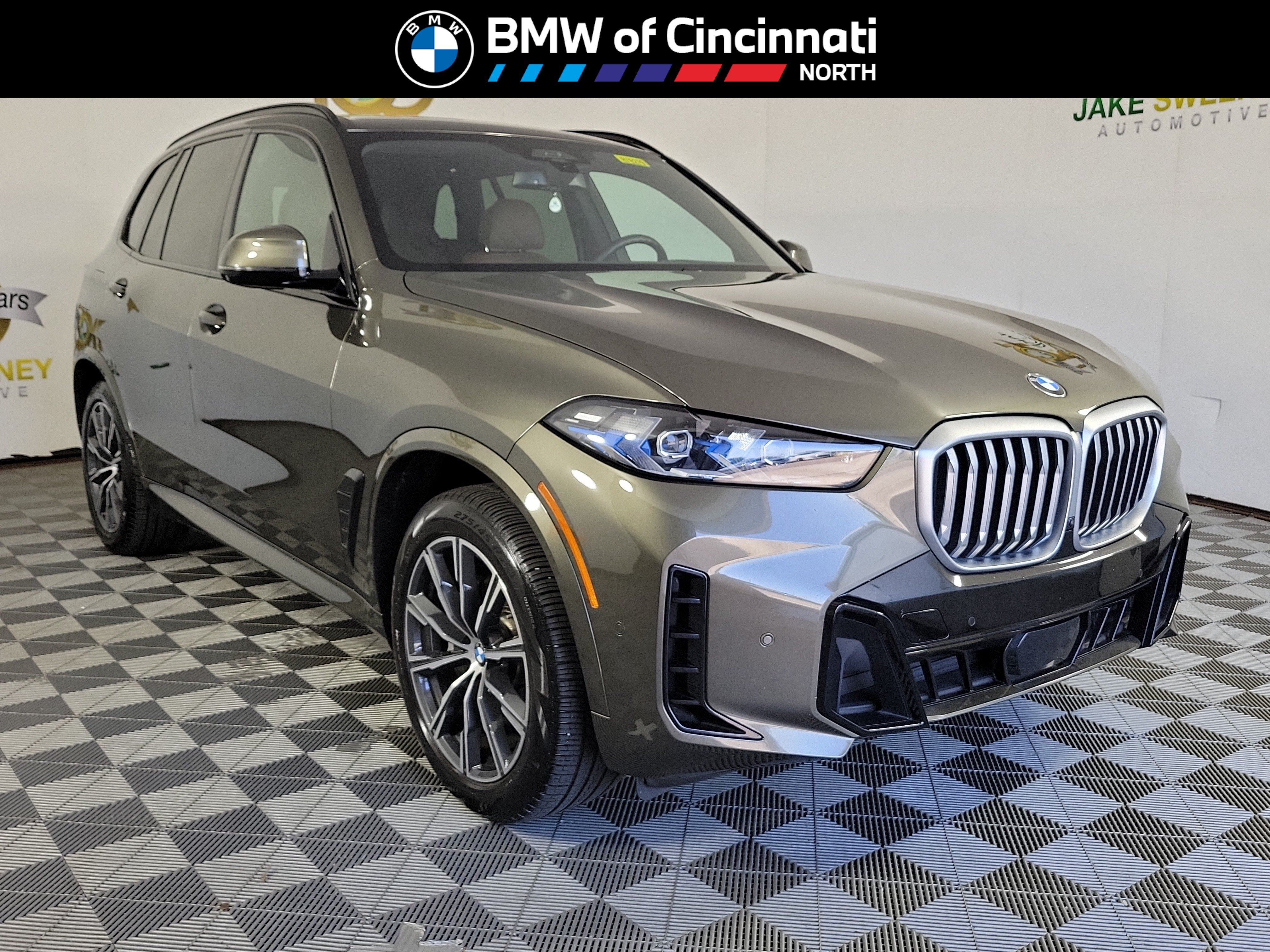 Used 2024 BMW X5 xDrive40i w/ M Sport Package AWD/4WD image 1